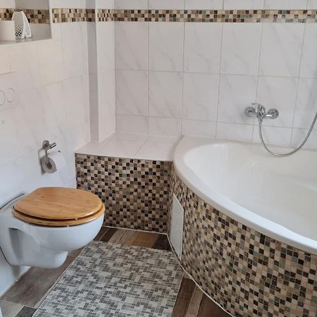Ferienwohnung Mit Individueller Ausstattung - Jedes Zimmer Ist Anders エアフルト エクステリア 写真