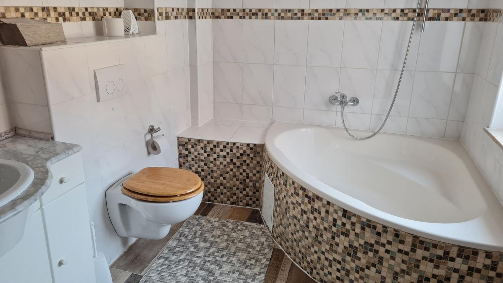Ferienwohnung Mit Individueller Ausstattung - Jedes Zimmer Ist Anders エアフルト エクステリア 写真